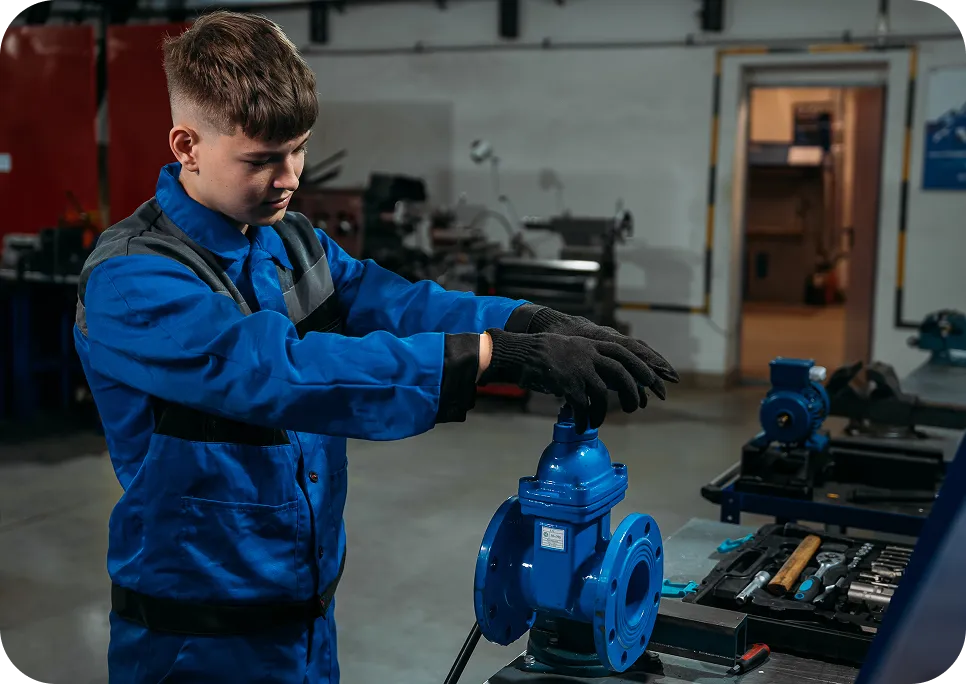 Промышленное оборудование. Запорно-регулирующая арматура и насосы